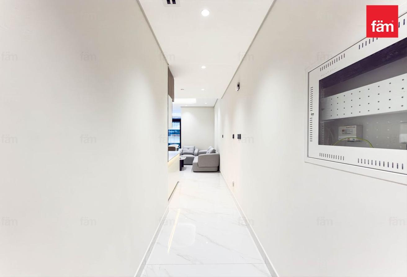 1 Bedroom | Fully Furnished | Mid Floor | Vacant photo 4