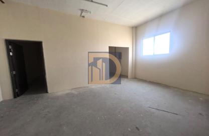 Warehouse - Studio - 2 Bathrooms for rent in Umm Al Thuoob - Umm Al Quwain