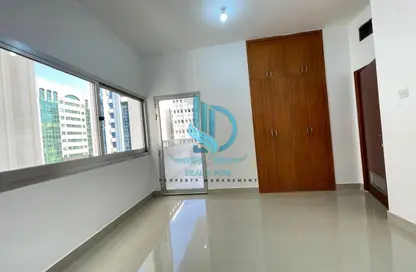 Apartment - 3 Bedrooms - 3 Bathrooms for rent in Tourist Club Area - Abu Dhabi