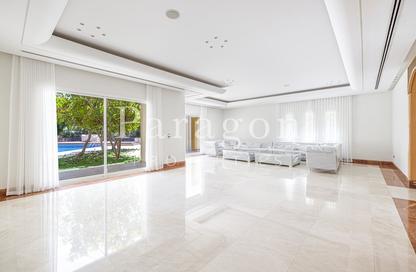 Villa - 5 - 5 for rent in Sector P - Emirates Hills - Dubai