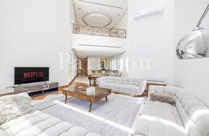 Villa - 5 - 5 for rent in Sector P - Emirates Hills - Dubai Villa - 5 - 5 for rent in Sector P - Emirates Hills - Dubai