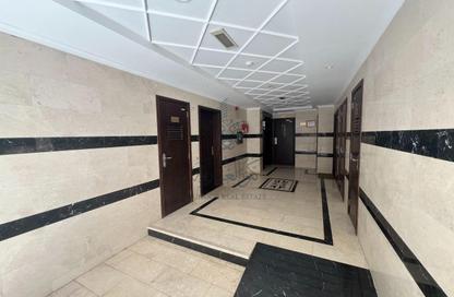 عمارة بالكامل - 8 غرف نوم - 8 حمامات للبيع في مجمع مويلح - تجارية مويلح - الشارقة