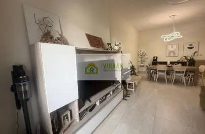 Apartment - 2 Bedrooms - 3 Bathrooms for rent in Azizi Liatris - Al Furjan - Dubai