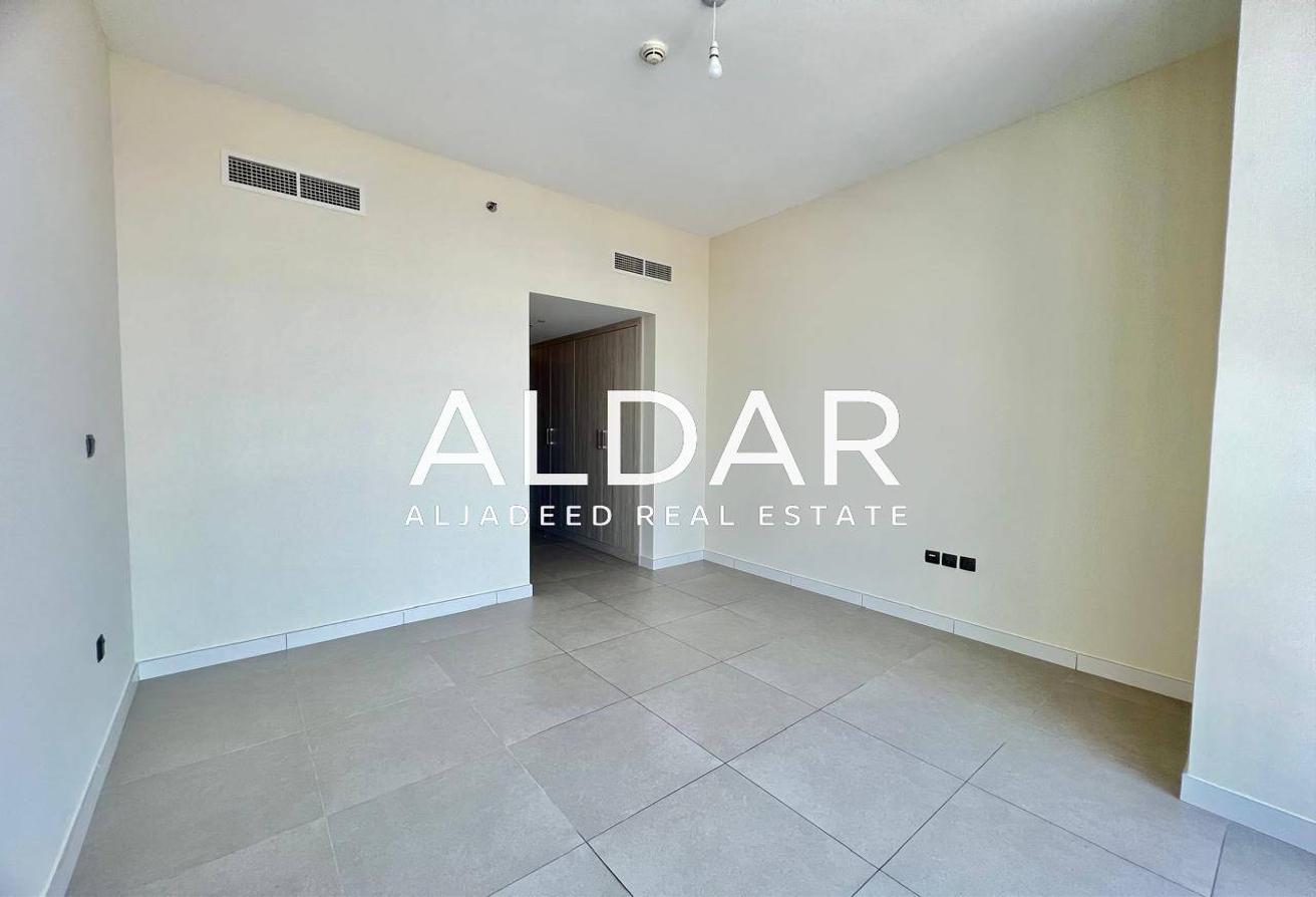 Marina View | High Floor | Close Entry and Exit photo 5