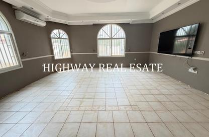 Villa - 3 - 5 for rent in Al Jazzat - Al Riqqa - Sharjah