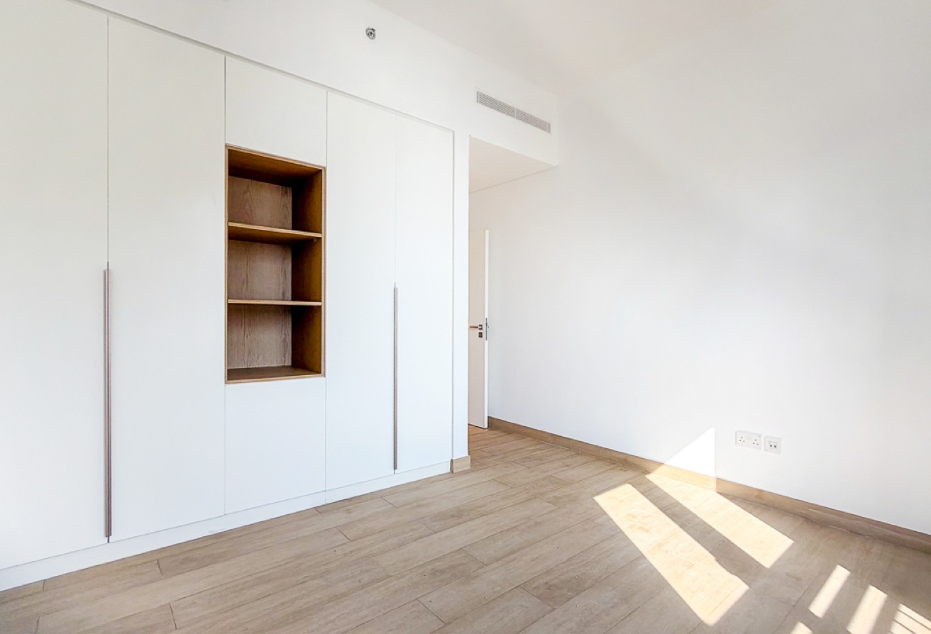 2 bedroom apartment in La Rive Building 3, Jumeirah: 19