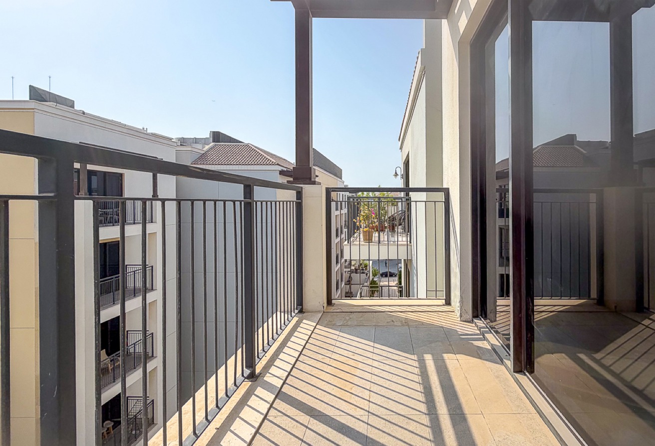 2 bedroom apartment in La Rive Building 3, Jumeirah: 9