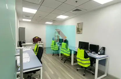 مكتب - استوديو - 1 حمام للايجار في برج لطيفة - شارع الشيخ زايد - دبي