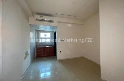 Apartment - Studio - 1 for rent in Al Butina 9 Building - Bu Tina - Al Sharq - Sharjah Apartment - Studio - 1 for rent in Al Butina 9 Building - Bu Tina - Al Sharq - Sharjah