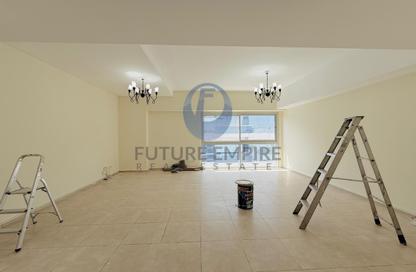 Apartment - 2 Bedrooms - 3 Bathrooms for rent in Blue Waves Residence - Al Mankhool - Bur Dubai - Dubai