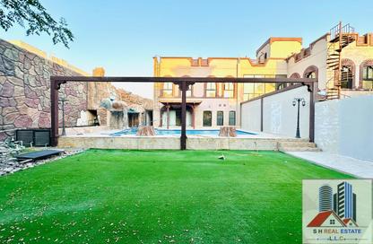 Compound - 5 Bedrooms - 7 Bathrooms for rent in Al Manara - Dubai
