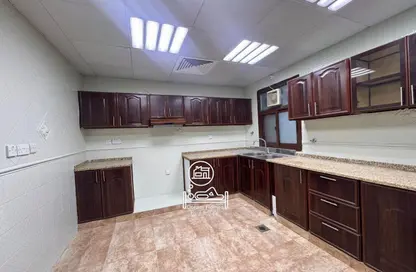 شقة - 3 غرف نوم - 5 حمامات للايجار في مدينة شخبوط - أبوظبي