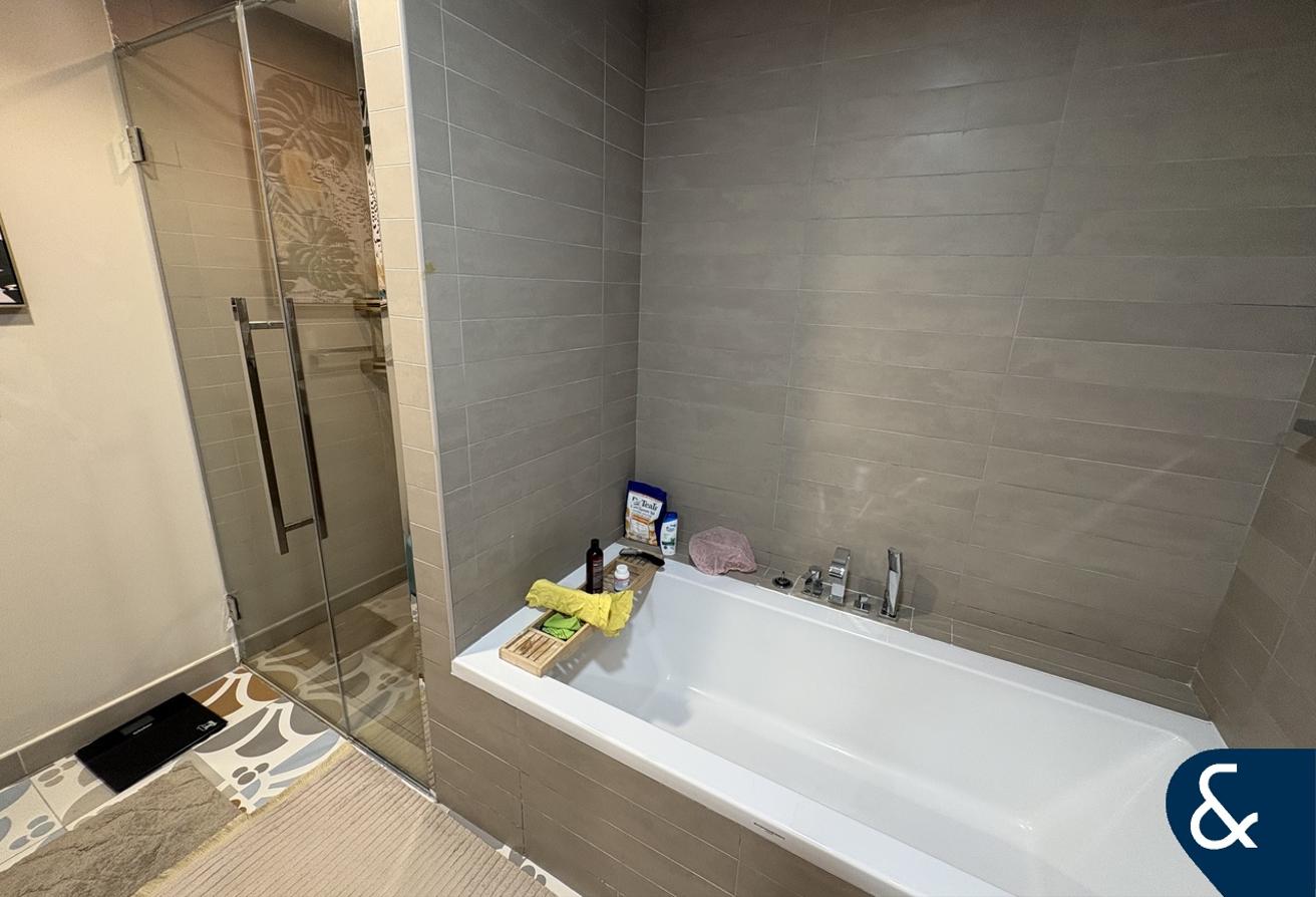 Two Bed + Maids | Upgraded Flooring | Oia photo 12