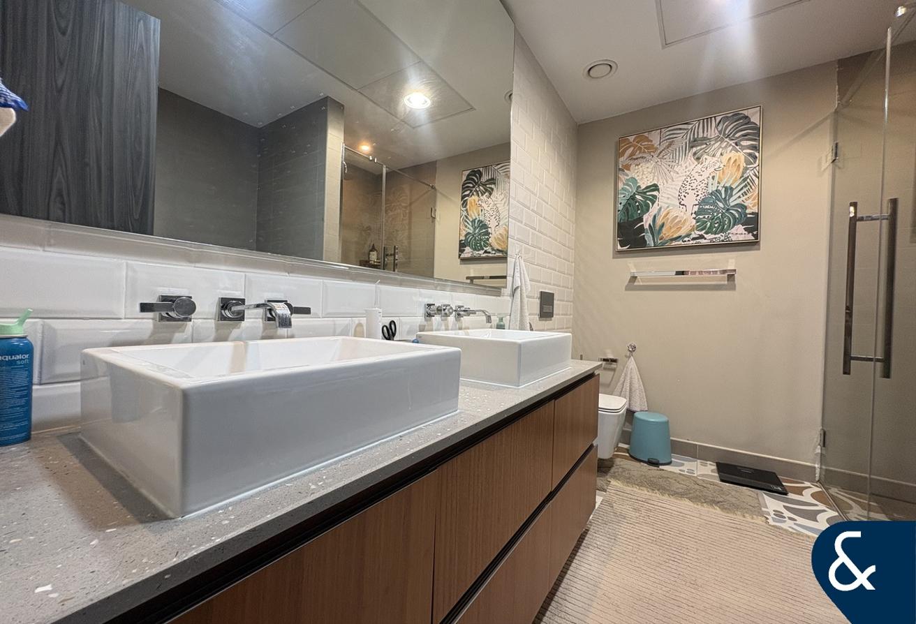 Two Bed + Maids | Upgraded Flooring | Oia photo 11