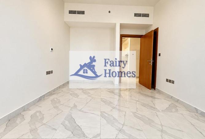 Canal & pool View | 2BR Apartment | Business bay photo 3