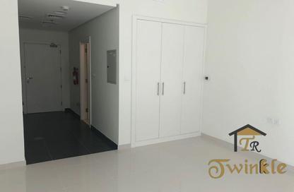 Apartment - Studio - 1 for rent in Golf Promenade 3A - Golf Promenade 3 - Golf Town - Damac Hills - Dubai Apartment - Studio - 1 for rent in Golf Promenade 3A - Golf Promenade 3 - Golf Town - Damac Hills - Dubai