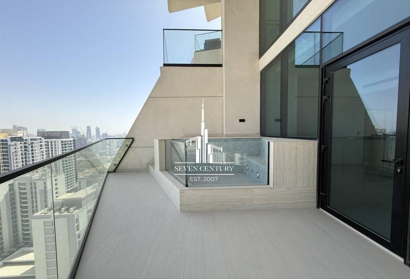 1 BHK Unfurnished | High Floor with Skyline Views photo 13