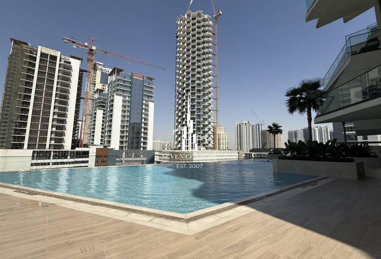 1 BHK Unfurnished | High Floor with Skyline Views photo 14