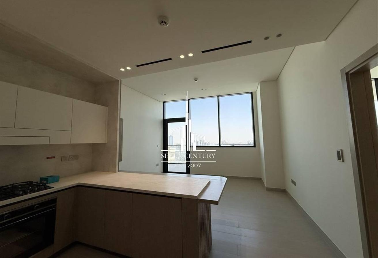 1 BHK Unfurnished | High Floor with Skyline Views photo 7