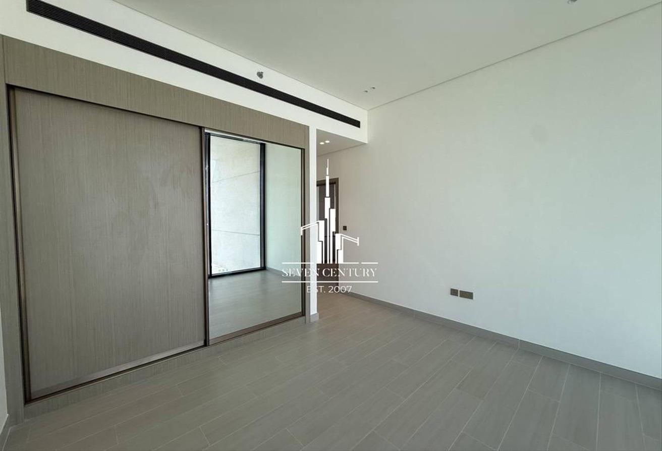 1 BHK Unfurnished | High Floor with Skyline Views photo 6