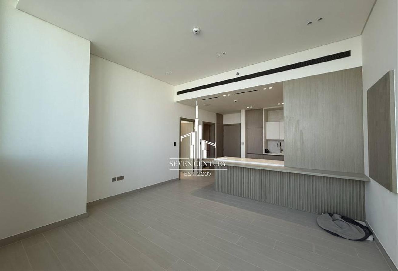 1 BHK Unfurnished | High Floor with Skyline Views photo 12