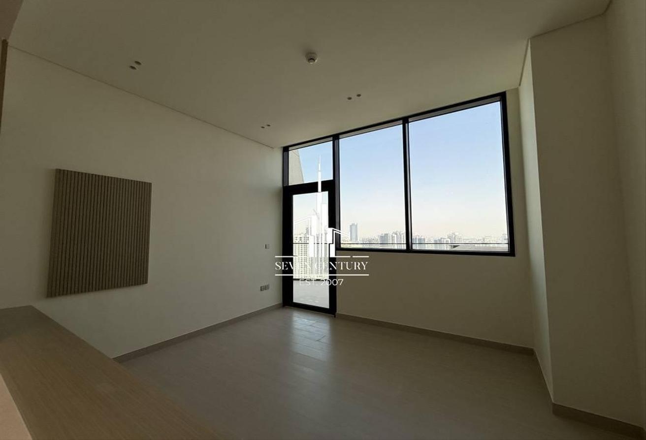 1 BHK Unfurnished | High Floor with Skyline Views photo 10