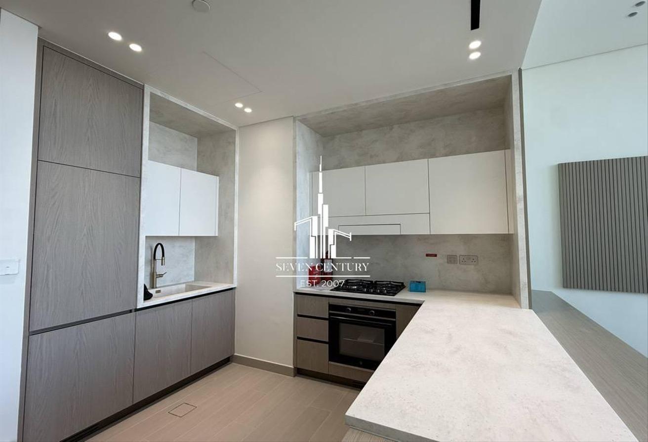 1 BHK Unfurnished | High Floor with Skyline Views photo 5
