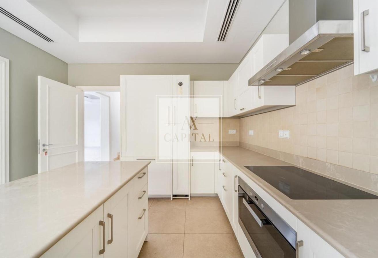 Contemporary Inspired | 4 Beds Villa | Near Club photo 5