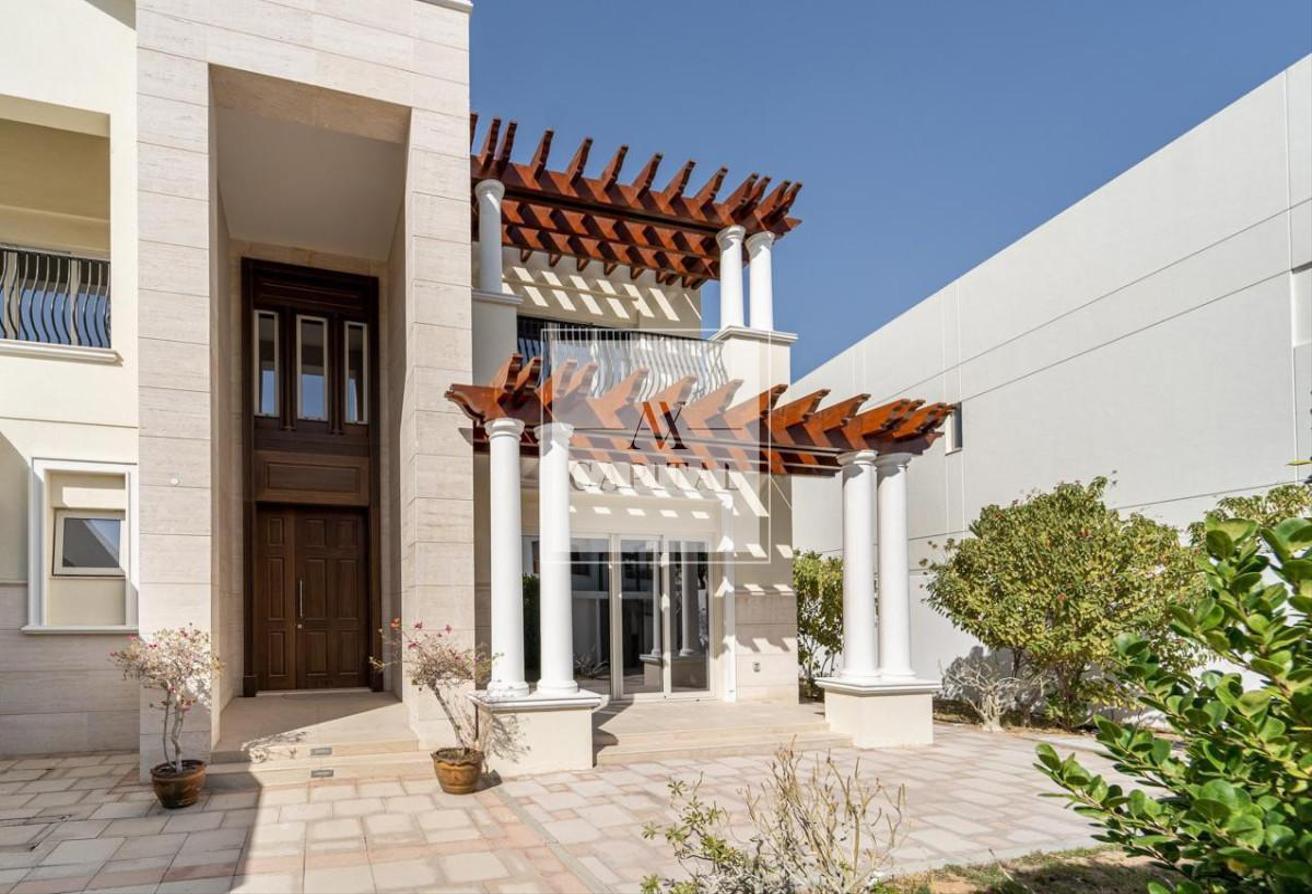 Contemporary Inspired | 4 Beds Villa | Near Club photo 2