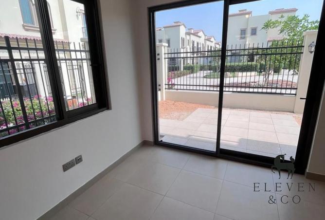 Vacant 3-Bedroom Villa for Sale in Toledo