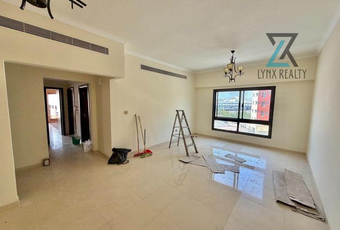 NEAR METRO | ELEGANT 2 BHK | STORE ROOM | BALCONY