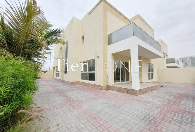 Spacious | Corner lot Villa | Vacant