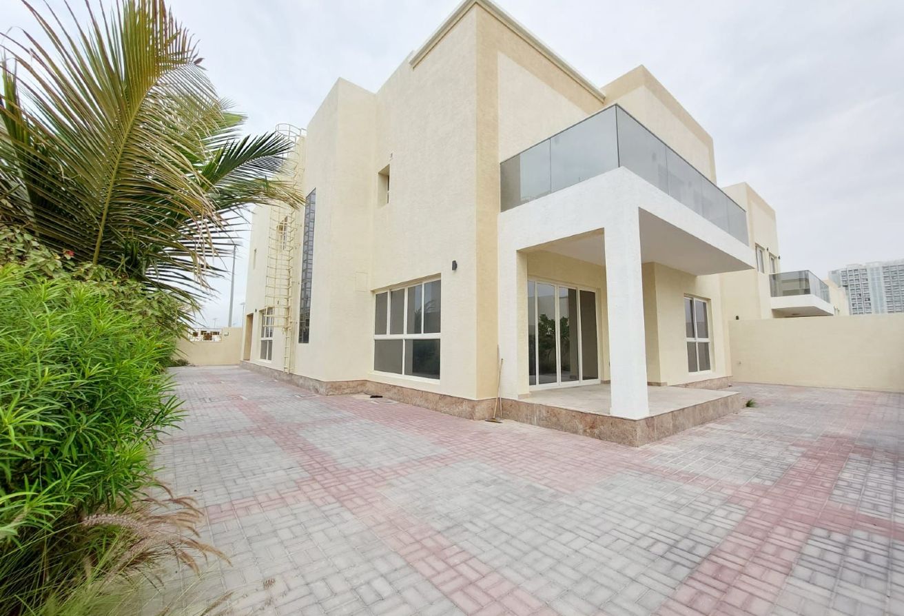 Spacious | Corner lot Villa | Vacant