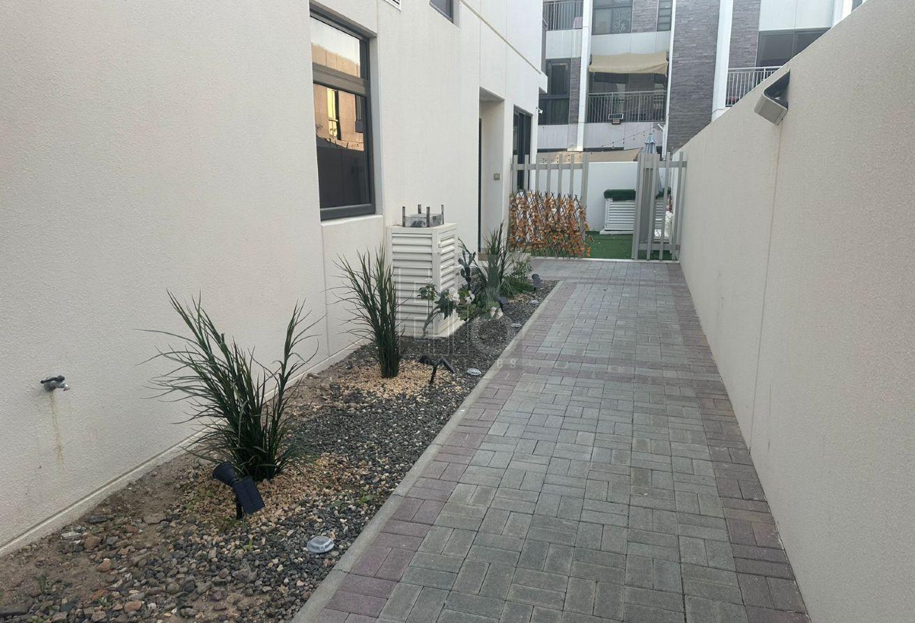 Vacant | L Shape Garden | Ready to move photo 25