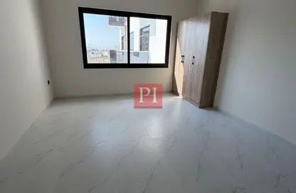 شقة - غرفة نوم - 2 حمامات للايجار في 4 الورسان - الورسان - دبي شقة - غرفة نوم - 2 حمامات للايجار في 4 الورسان - الورسان - دبي