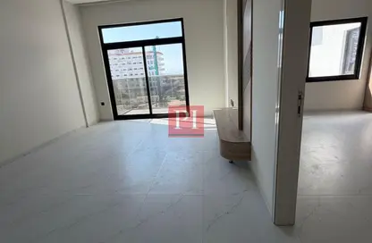 شقة - غرفة نوم - 2 حمامات للايجار في سيلفر بارك ريزيدنسي - المدينة العالمية المرحلة 2 - 4 الورسان - الورسان - دبي