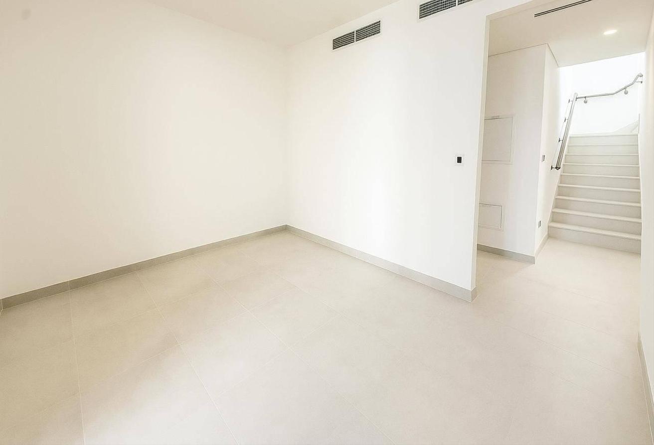 Ready To Move In | Unfurnished | Negotiable photo 6