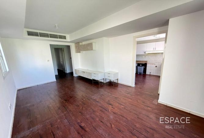 76963957 - Property Image 2