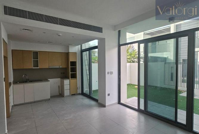 94011025 - Property Main Image