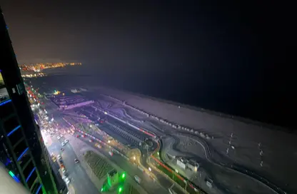 شقة - 2 غرف نوم - 2 حمامات للايجار في برج الكورنيش - طريق كورنيش عجمان - عجمان