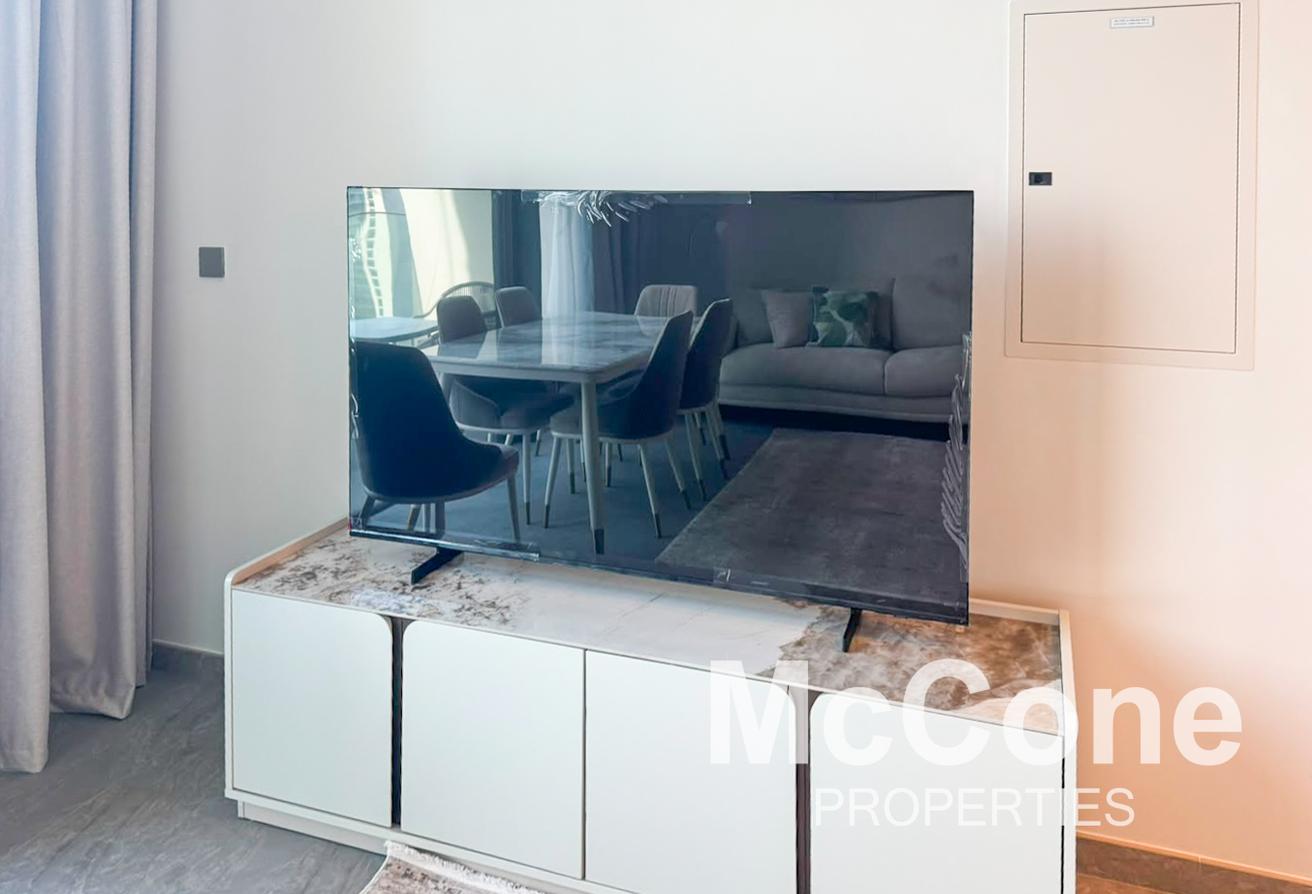 Fully Furnished | Available | Flexible Cheques photo 4
