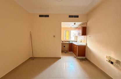 Apartment - Studio - 1 Bathroom for rent in Fire Station Road - Muwaileh - Sharjah Apartment - Studio - 1 Bathroom for rent in Fire Station Road - Muwaileh - Sharjah