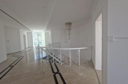 Villa - Studio - 5 Bathrooms for rent in Jumeirah 1 - Jumeirah - Dubai