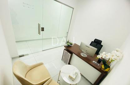 Office Space - Studio - 1 Bathroom for rent in Red Avenue - Al Garhoud - Dubai