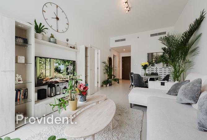 فاخرة مفروشة | إطلالة على المسبح | الطابق الأوسط