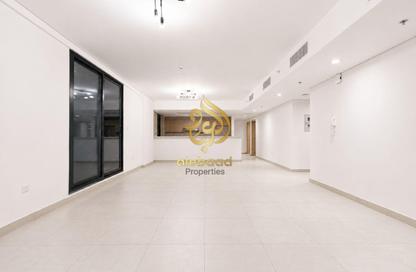Apartment - 3 Bedrooms - 5 Bathrooms for rent in Haas Building - Jumeirah Garden City - Al Satwa - Dubai