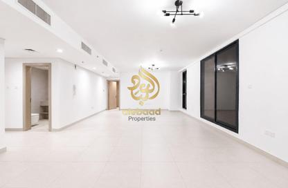 Apartment - 3 Bedrooms - 5 Bathrooms for rent in Haas Building - Jumeirah Garden City - Al Satwa - Dubai