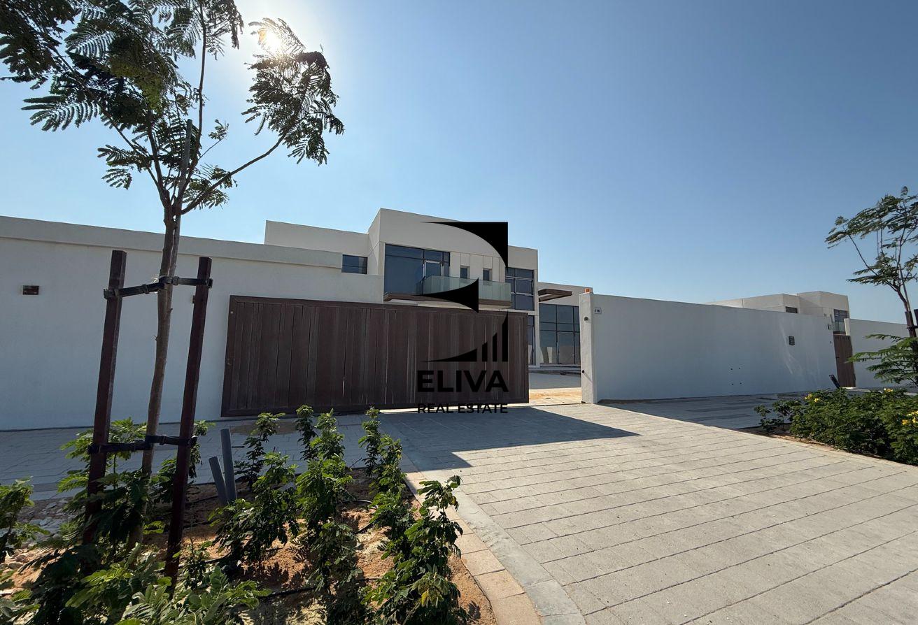 Luxurious Living | Single Row | Huge Plot