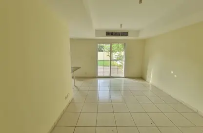 فيلا - 2 غرف نوم - 3 حمامات للايجار في الينابيع 5 - الينابيع - دبي