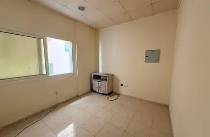 Apartment - Studio - 1 Bathroom for rent in Bu Tina - Al Sharq - Sharjah